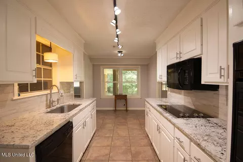 Kitchen - 60 Summit Ridge Dr, Brandon, MS 39042 photo 1 of 2