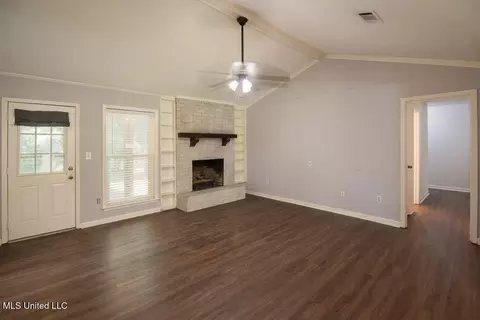 Living - 60 Summit Ridge Dr, Brandon, MS 39042 photo 2 of 5