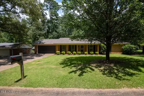 60 Summit Ridge Dr, Brandon, MS 39042