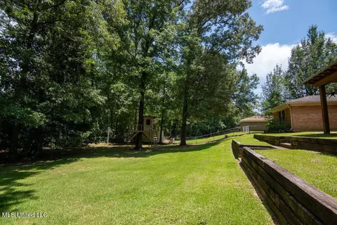 Exterior - 60 Summit Ridge Dr, Brandon, MS 39042 photo 7 of 10