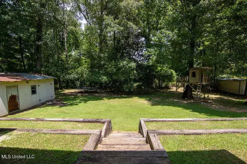Exterior - 60 Summit Ridge Dr, Brandon, MS 39042 photo 6 of 10