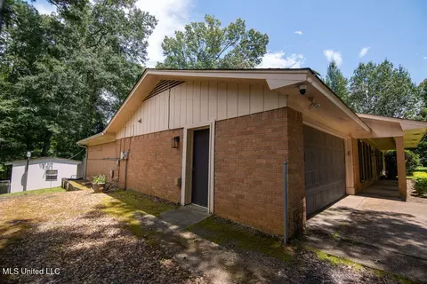 Exterior - 60 Summit Ridge Dr, Brandon, MS 39042 photo 2 of 10