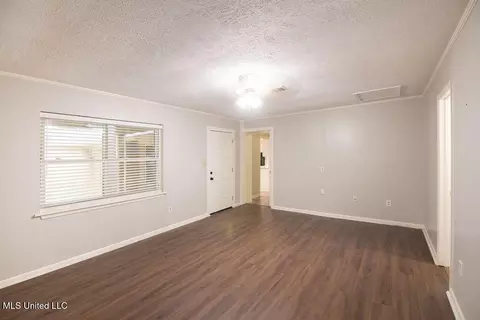 Living - 60 Summit Ridge Dr, Brandon, MS 39042 photo 5 of 5
