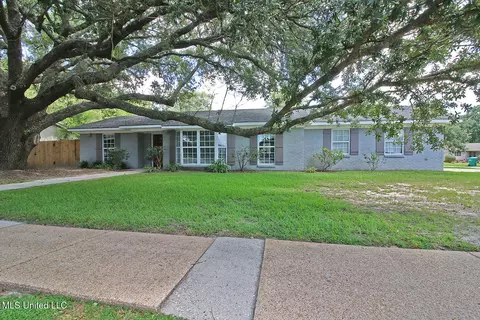 3249 Nottingham Rd, Ocean Springs, MS 39564