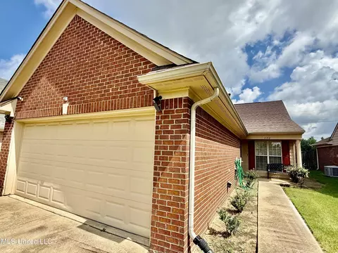 1552 Central Trails Dr, Southaven, MS 38671