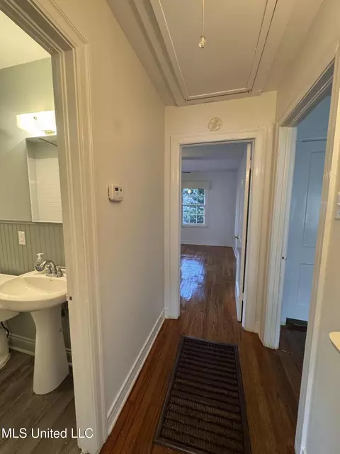Entry Way - 1804 Wheeler Dr, Natchez, MS 39120 photo 2 of 2