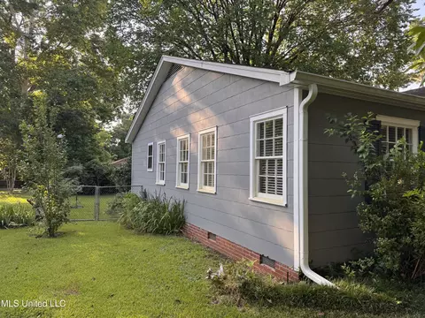 Exterior - 1804 Wheeler Dr, Natchez, MS 39120 photo 2 of 4