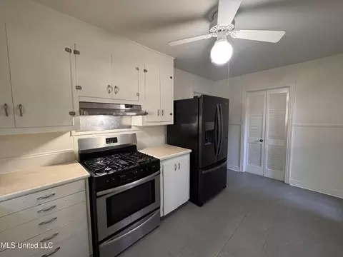 Kitchen - 1804 Wheeler Dr, Natchez, MS 39120 photo 1 of 3