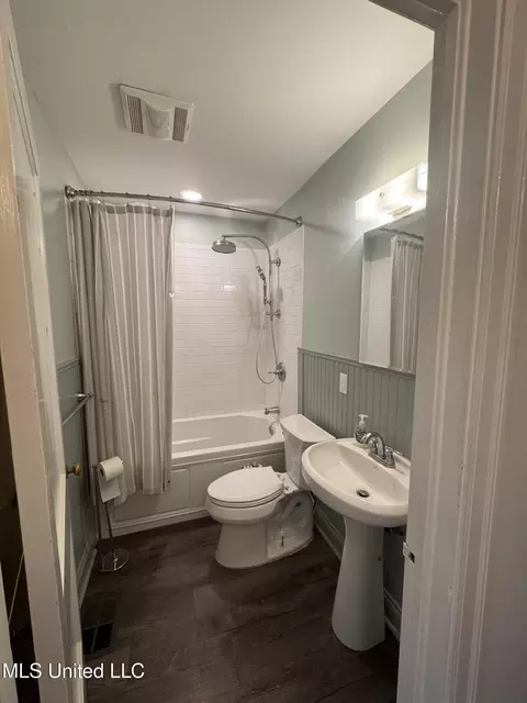 Bath - 1804 Wheeler Dr, Natchez, MS 39120 photo 1 of 3