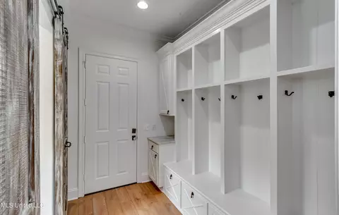 Entry Way - 215 Chestnut Spring Rd, Flora, MS 39071 photo 2 of 4