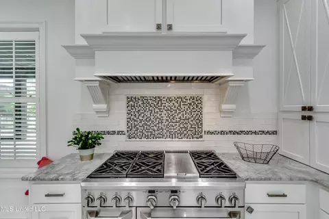 Kitchen - 215 Chestnut Spring Rd, Flora, MS 39071 photo 5 of 8