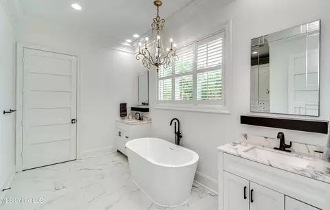 Bath - 215 Chestnut Spring Rd, Flora, MS 39071 photo 2 of 9