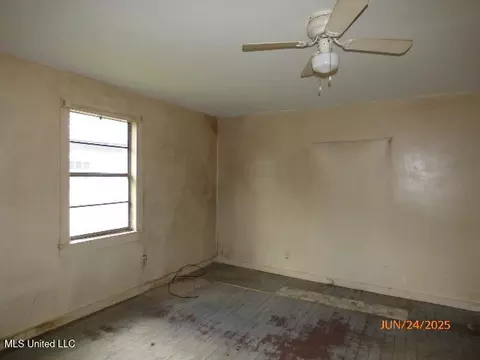 Bedroom - 16 Minor St, Natchez, MS 39120 photo 1 of 1