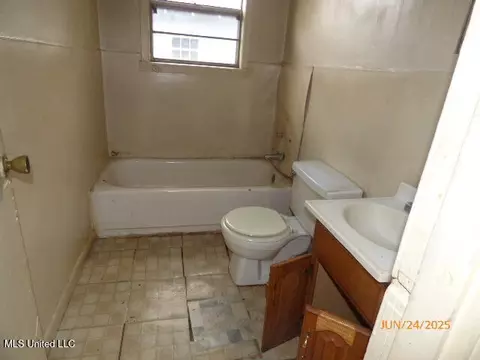 Bath - 16 Minor St, Natchez, MS 39120 photo 2 of 2