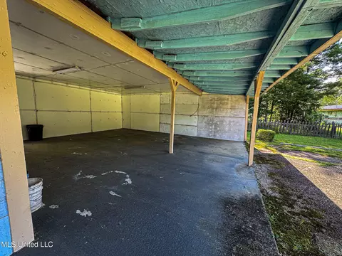 Exterior - 3655 Brand Una Rd, West Point, MS 39773 photo 2 of 7