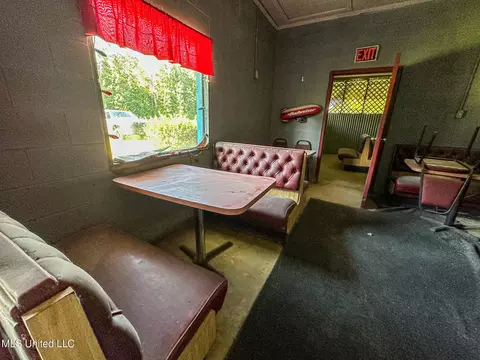 Dining - 3655 Brand Una Rd, West Point, MS 39773 photo 2 of 2