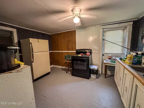 Kitchen - 3655 Brand Una Rd, West Point, MS 39773 photo 2 of 3