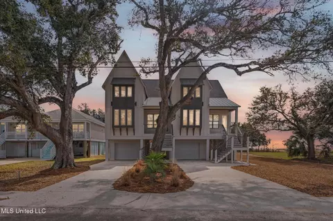 115 E 5th St #A, Long Beach, MS 39560