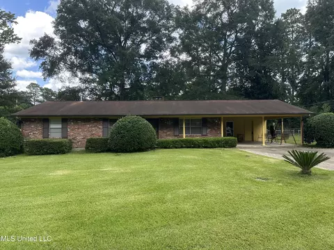 32 Cherokee Rd, Hattiesburg, MS 39402