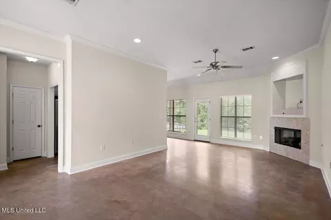 Living - 3213 Ryan Cv, Byram, MS 39272 photo 2 of 4