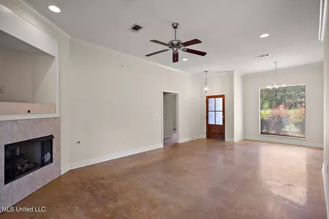 Living - 3213 Ryan Cv, Byram, MS 39272 photo 3 of 4
