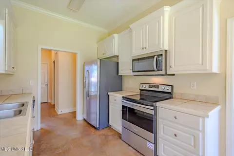 Kitchen - 3213 Ryan Cv, Byram, MS 39272 photo 3 of 4
