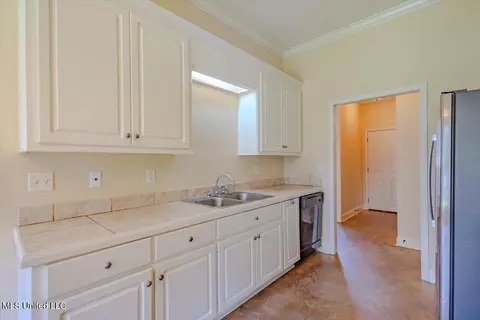 Kitchen - 3213 Ryan Cv, Byram, MS 39272 photo 4 of 4