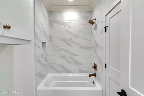 Bath - 466 Whittington Cir, Madison, MS 39110 photo 10 of 11