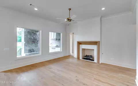 Living - 466 Whittington Cir, Madison, MS 39110 photo 2 of 3