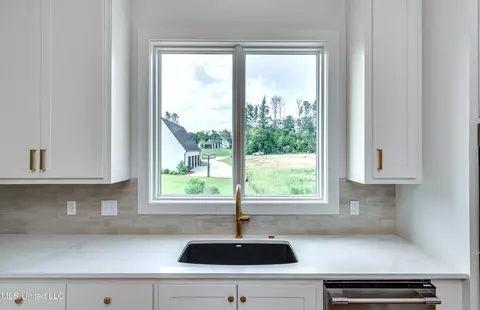 Kitchen - 466 Whittington Cir, Madison, MS 39110 photo 4 of 7