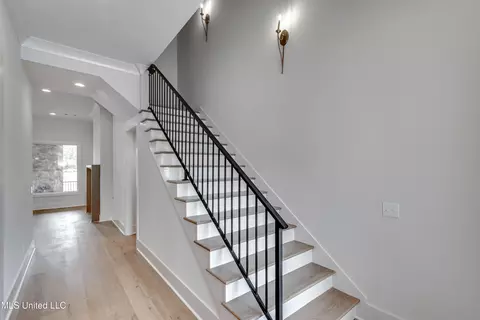 Entry Way - 466 Whittington Cir, Madison, MS 39110 photo 2 of 6