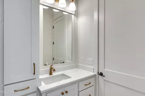 Bath - 466 Whittington Cir, Madison, MS 39110 photo 6 of 11