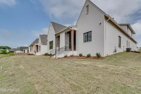 Exterior - 466 Whittington Cir, Madison, MS 39110 photo 8 of 10