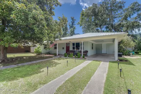 2204 Collins Blvd, Gulfport, MS 39507