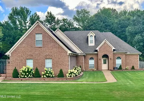 1320 Dogwood Hollow Dr, Nesbit, MS 38651