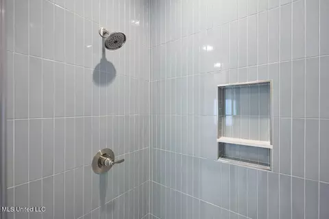 Bath - 208 Azure Dr, Canton, MS 39046 photo 3 of 8