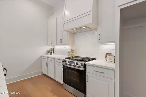 Kitchen - 208 Azure Dr, Canton, MS 39046 photo 3 of 6
