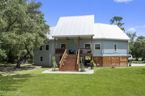743 E North St, Pass Christian, MS 39571