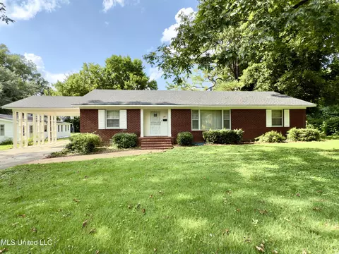 142 W Mason Ave, Holly Springs, MS 38635