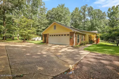 Exterior - 168 S Eagle Ridge Dr, Florence, MS 39073 photo 2 of 13