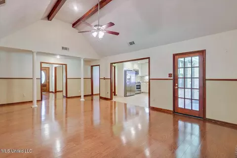 Living - 168 S Eagle Ridge Dr, Florence, MS 39073 photo 2 of 4