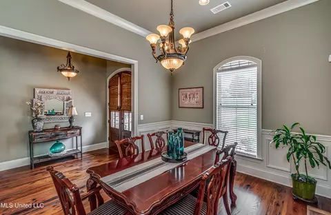 Dining - 215 Carmichael Blvd, Madison, MS 39110 photo 1 of 7