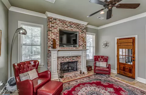 Living - 215 Carmichael Blvd, Madison, MS 39110 photo 7 of 8