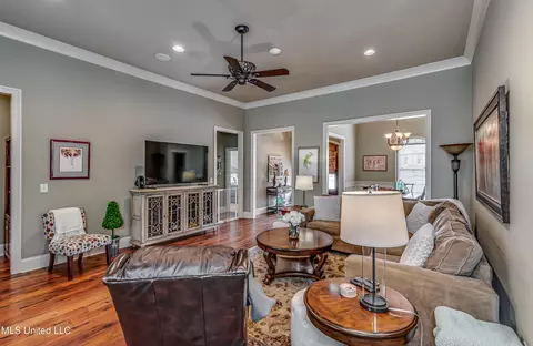 Living - 215 Carmichael Blvd, Madison, MS 39110 photo 2 of 8