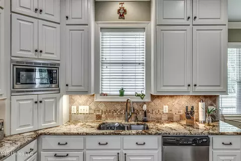 Kitchen - 215 Carmichael Blvd, Madison, MS 39110 photo 6 of 8