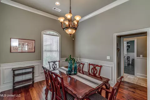 Dining - 215 Carmichael Blvd, Madison, MS 39110 photo 2 of 7