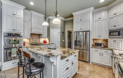 Kitchen - 215 Carmichael Blvd, Madison, MS 39110 photo 4 of 8