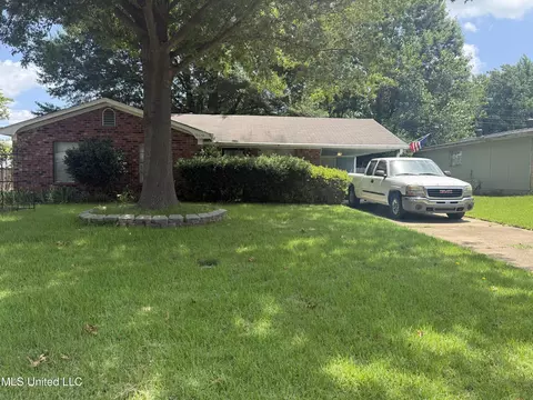 6670 Embassy Cir, Horn Lake, MS 38637