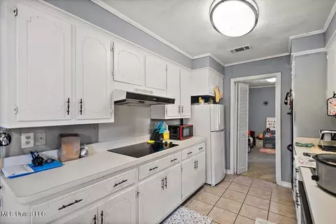Kitchen - 4035 Venus Ave, Jackson, MS 39212 photo 2 of 3