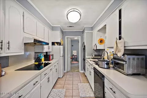 Kitchen - 4035 Venus Ave, Jackson, MS 39212 photo 1 of 3